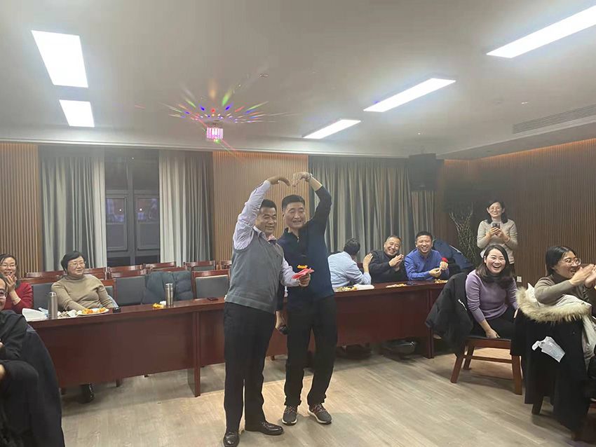 点击查看详细信息<br>标题：比心 阅读次数：484
